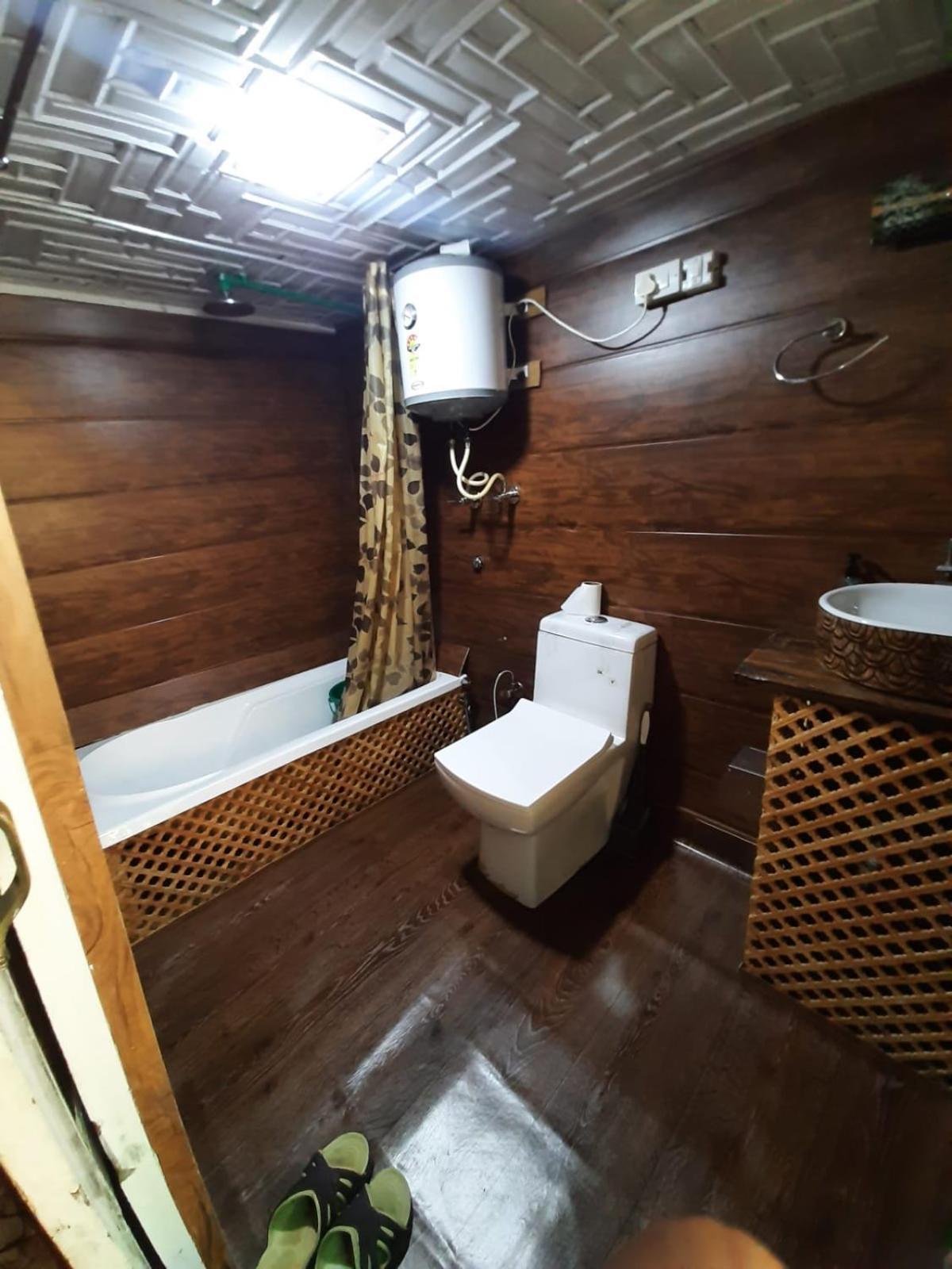 Hotel Hb Nancy Group Of Houseboats Srīnagar Exterior foto