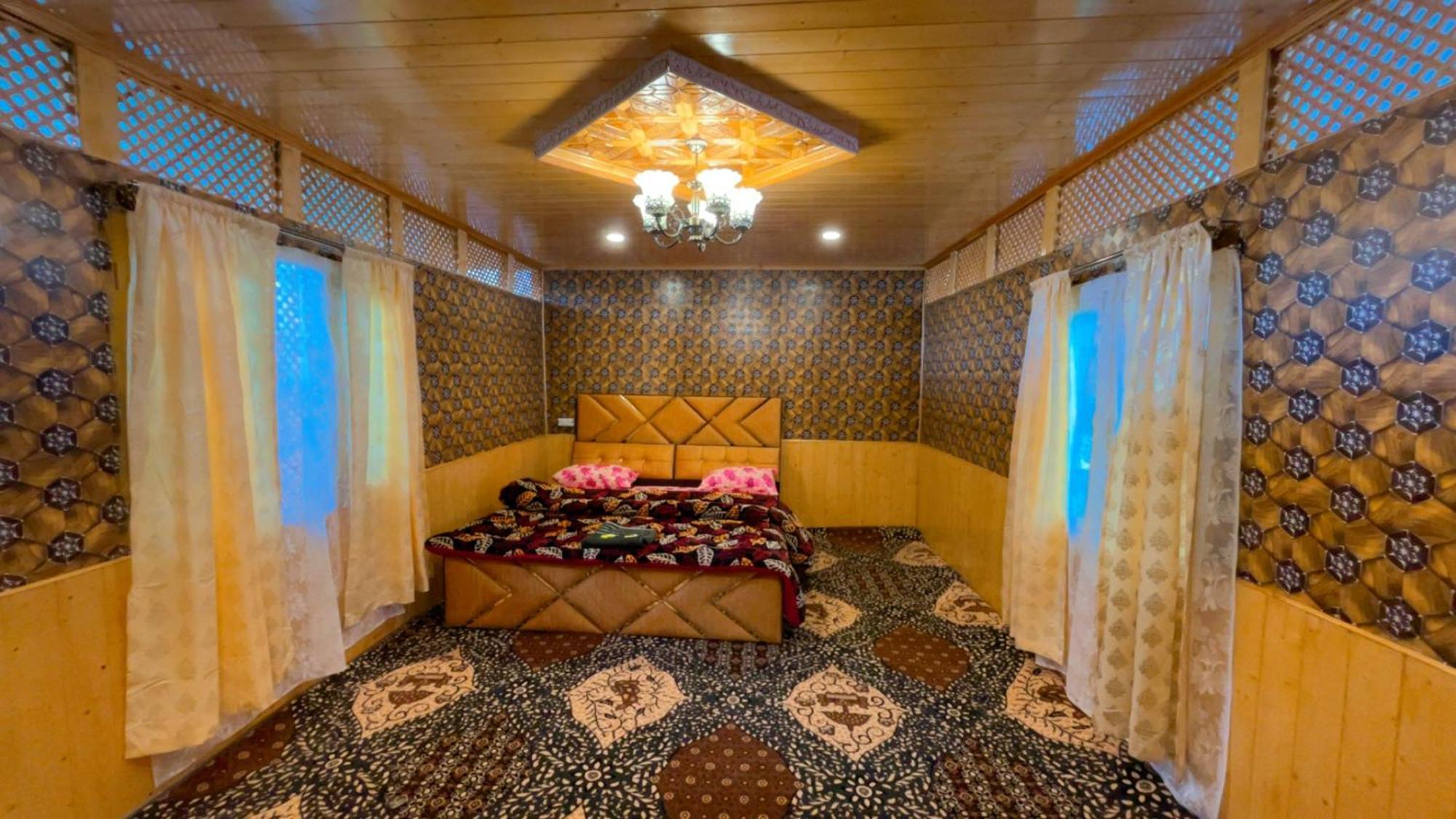 Hotel Hb Nancy Group Of Houseboats Srīnagar Exterior foto